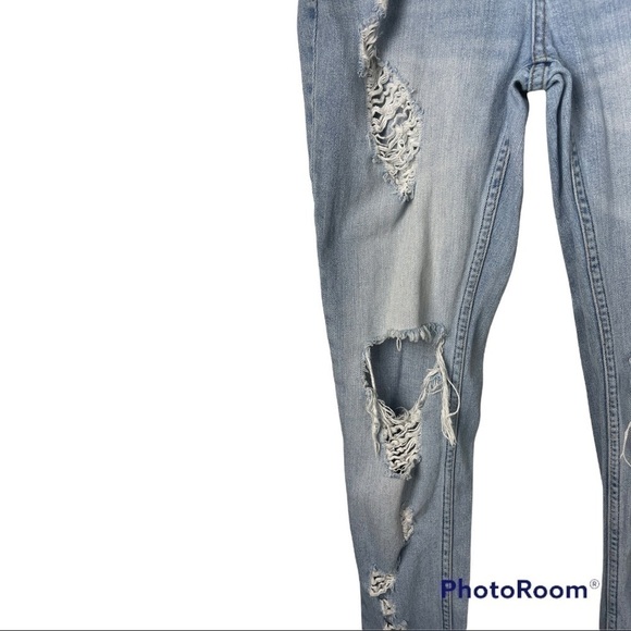 BDG Slim-Fit Destroyed Boyfriend Jean Size 27W - Picture 6 of 7